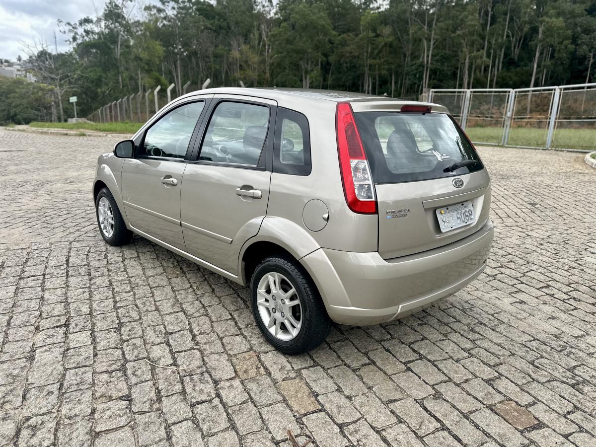 Fiesta - Foto #3 do anúncio à venda de Carro clássico