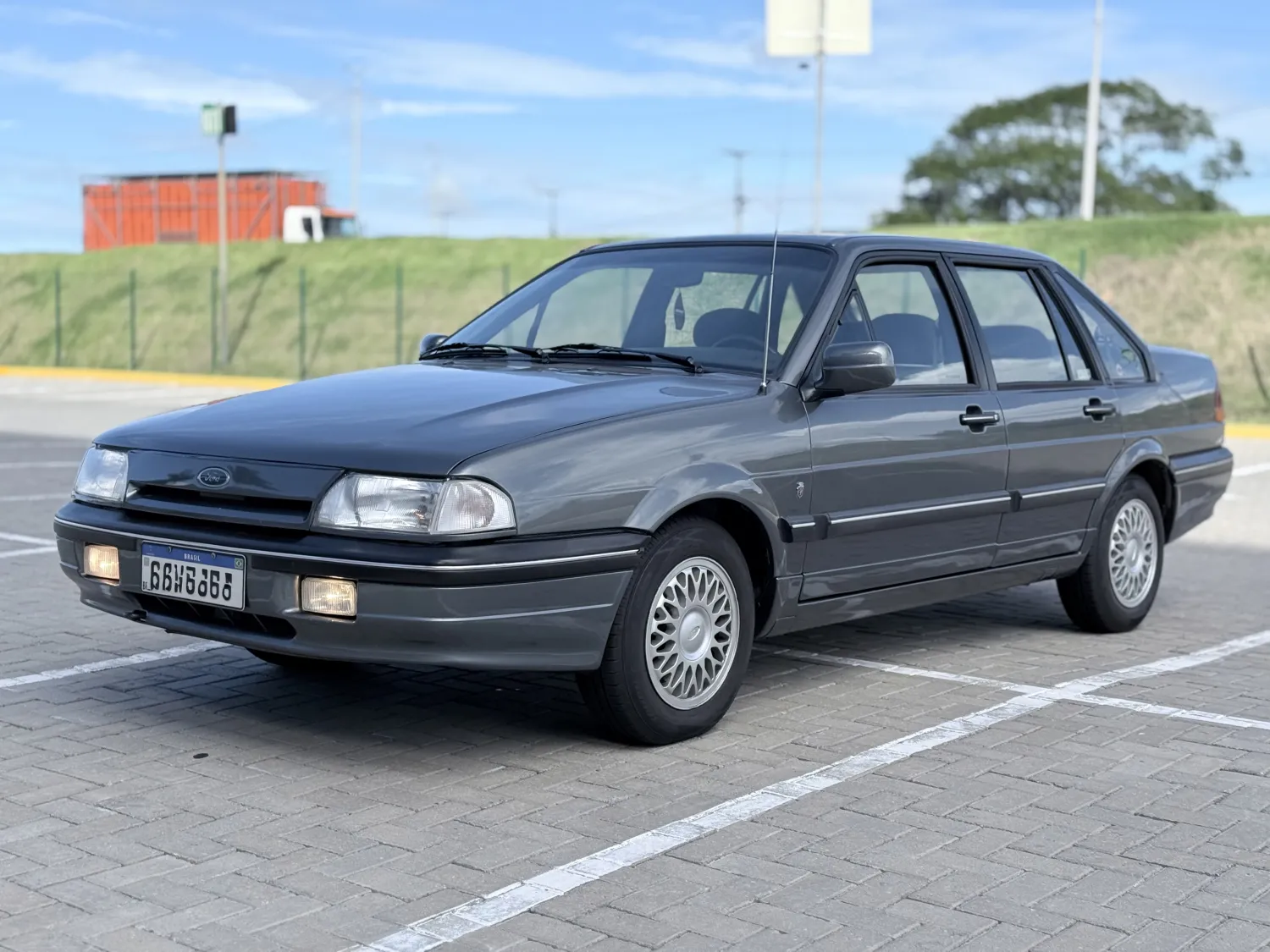 Versailles - Foto #3 do anúncio à venda de Carro clássico