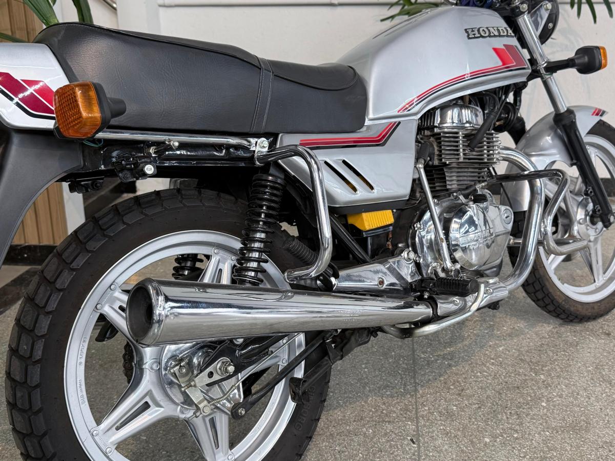 CB 400 - Foto #5 do anúncio à venda de Carro clássico