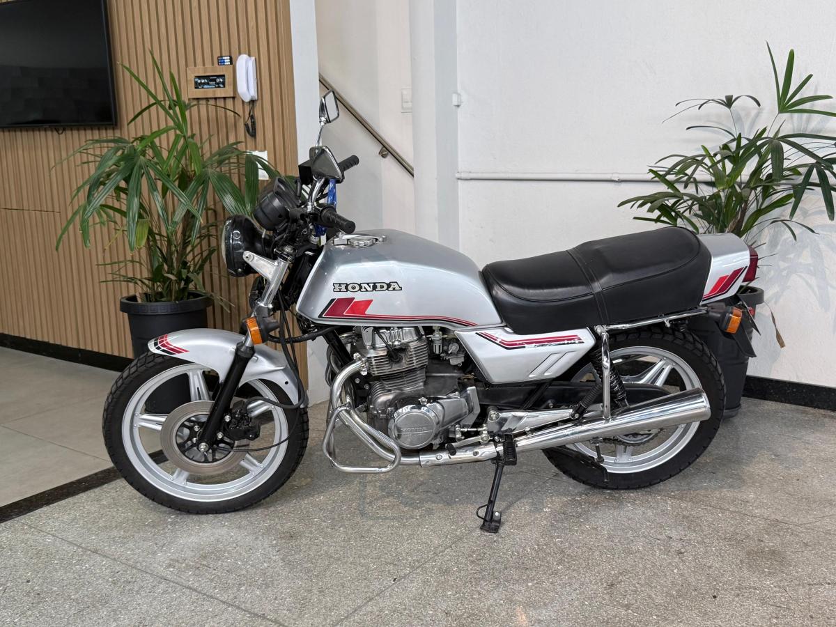 CB 400 - Foto #8 do anúncio à venda de Carro clássico