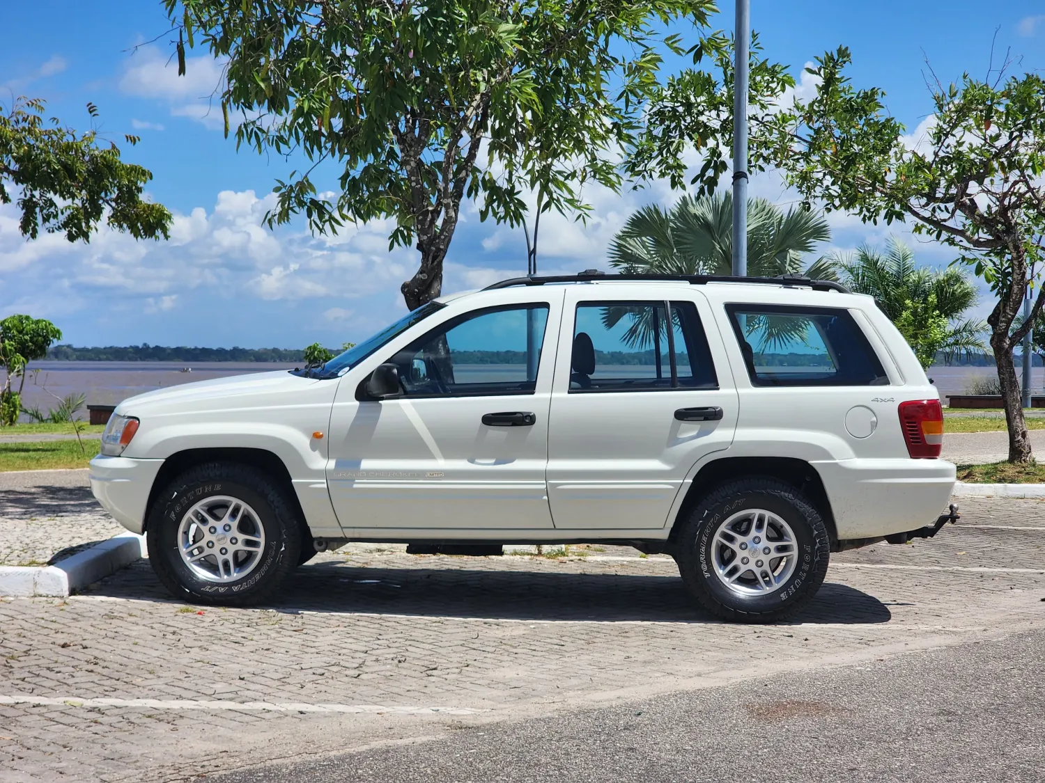 Cherokee - Foto #18 do anúncio à venda de Carro clássico