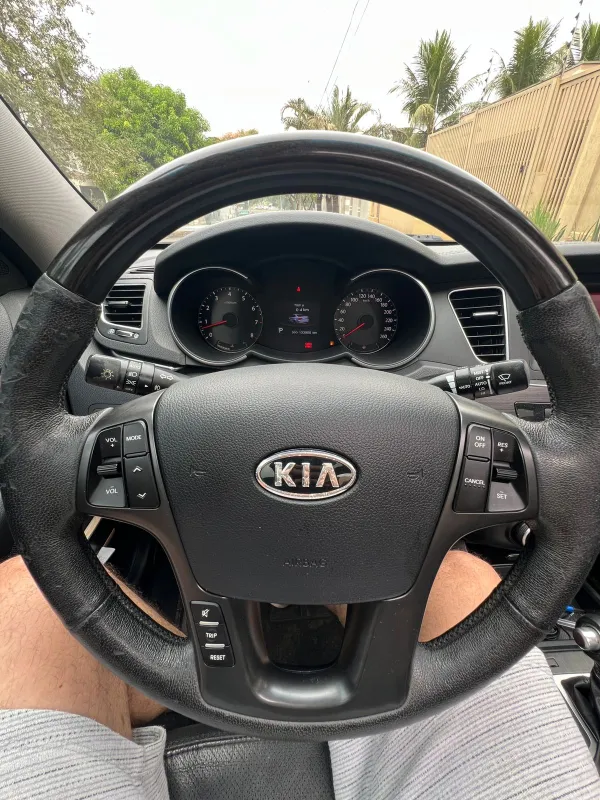 avv-kia-motors-cadenza-venda-47fa39e-imagem-011