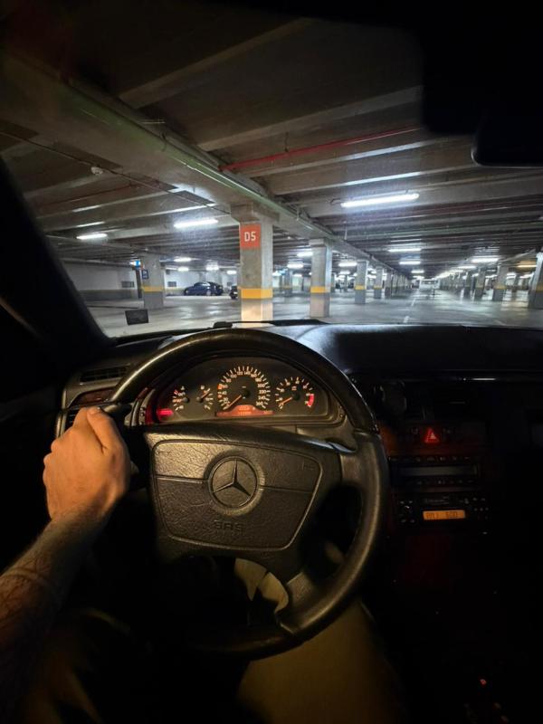 E320 - Foto #4 do anúncio à venda de Carro clássico