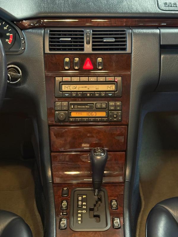 E320 - Foto #9 do anúncio à venda de Carro clássico