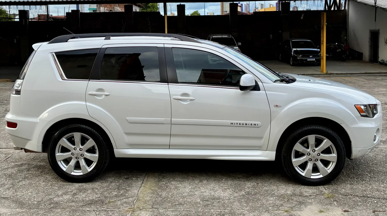 Outlander - Foto #6 do anúncio à venda de Carro clássico