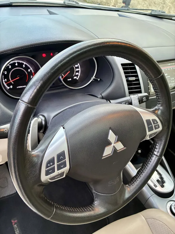 Outlander - Foto #8 do anúncio à venda de Carro clássico