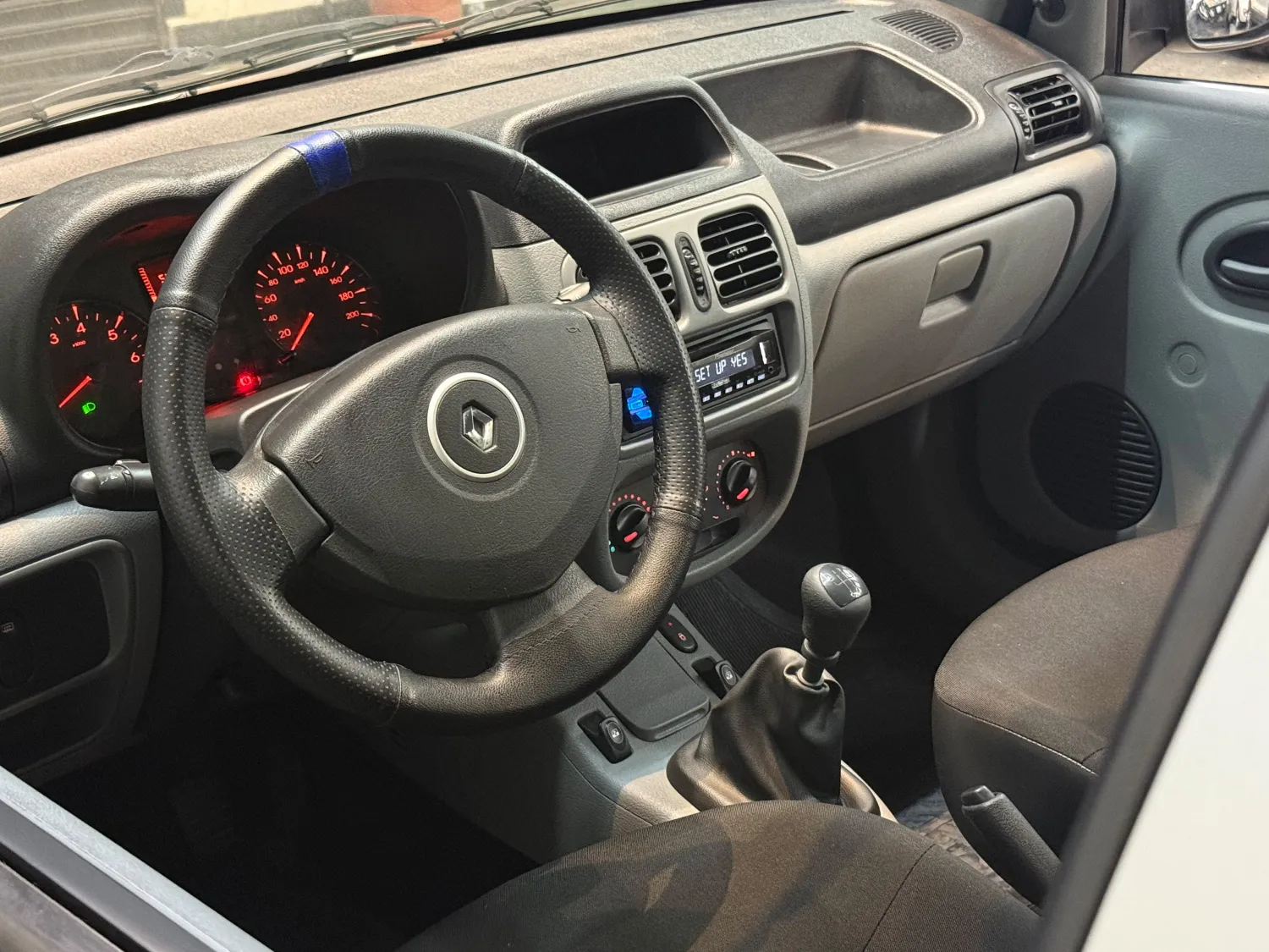 avv-renault-clio-venda-21b26fe-imagem-009