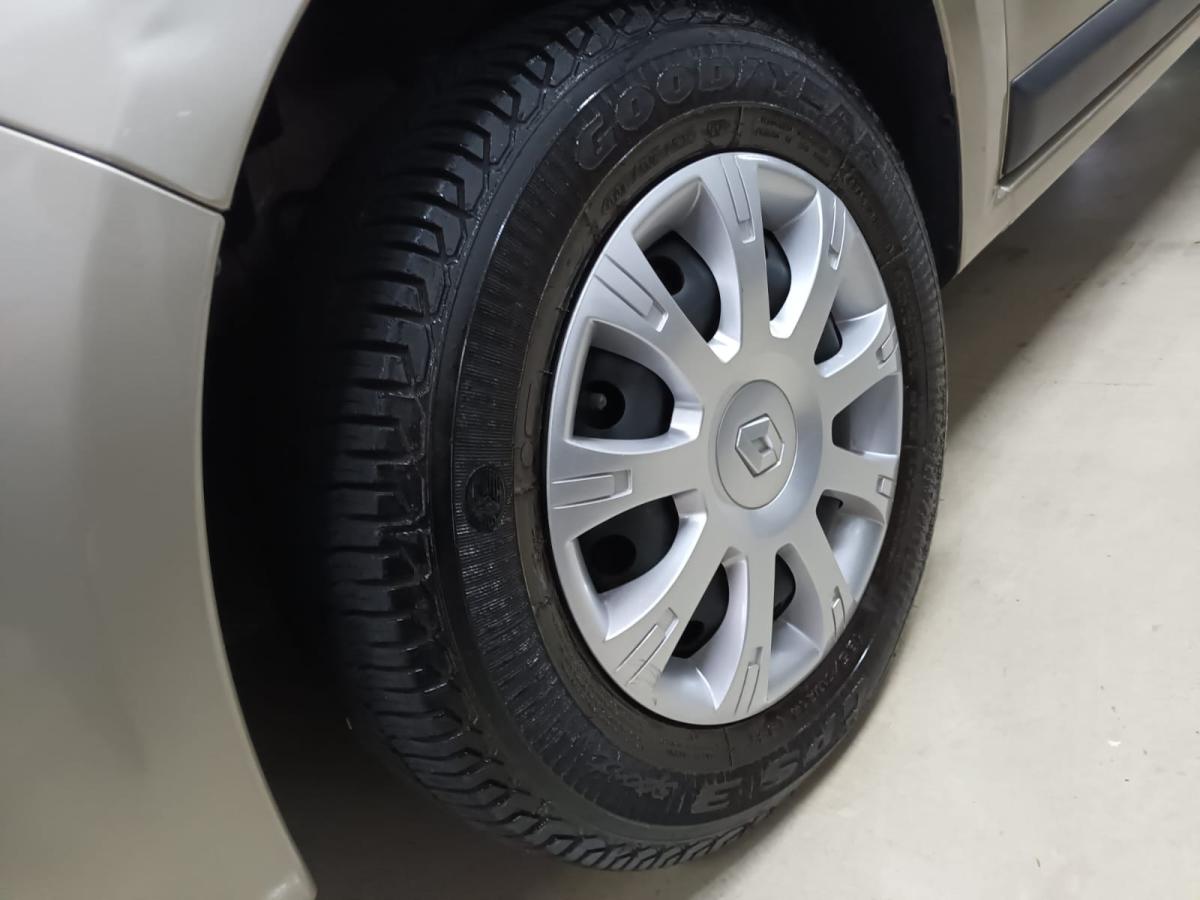 Sandero - Foto #2 do anúncio à venda de Carro clássico