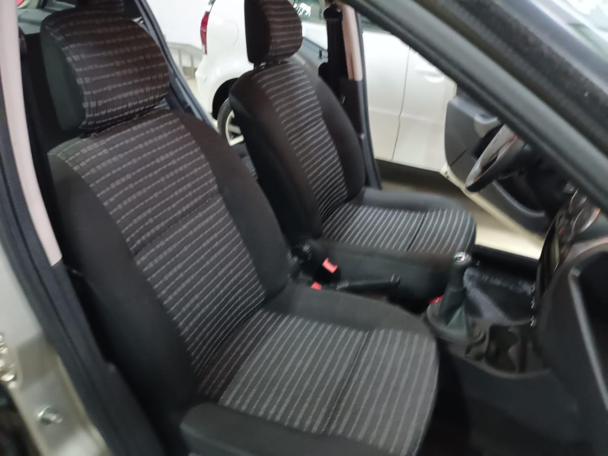 Sandero - Foto #7 do anúncio à venda de Carro clássico