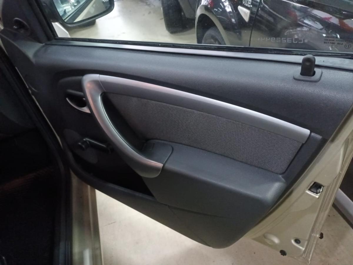 Sandero - Foto #15 do anúncio à venda de Carro clássico