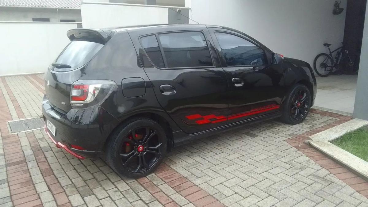 Sandero RS - Foto #3 do anúncio à venda de Carro clássico