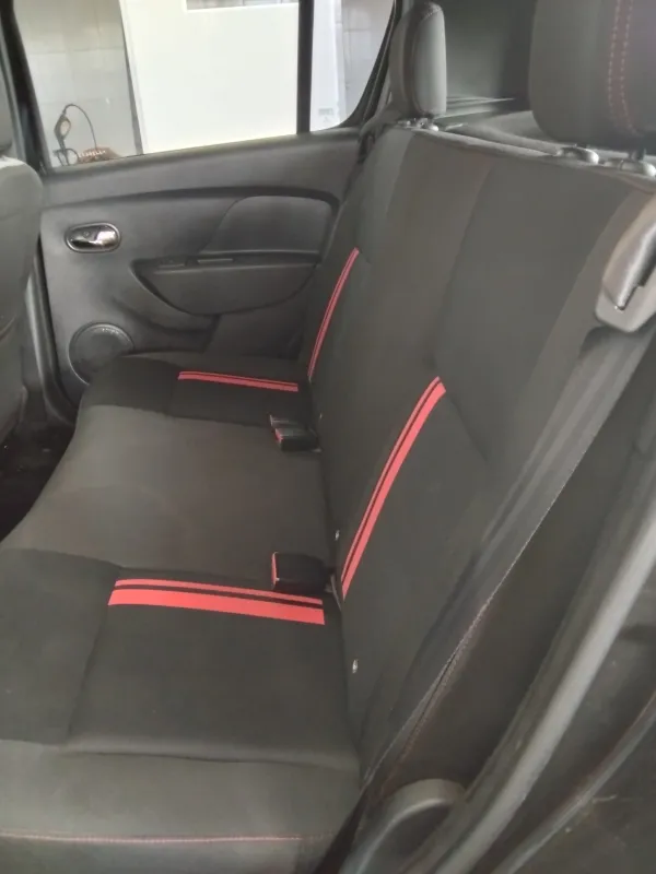 Sandero RS - Foto #11 do anúncio à venda de Carro clássico