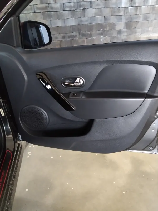 Sandero RS - Foto #18 do anúncio à venda de Carro clássico
