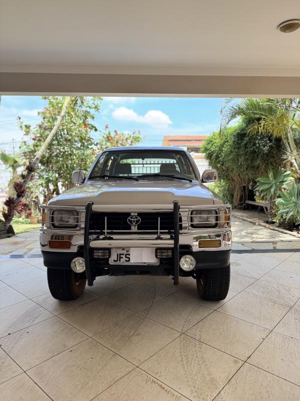 Hilux - Foto #2 do anúncio à venda de Carro clássico