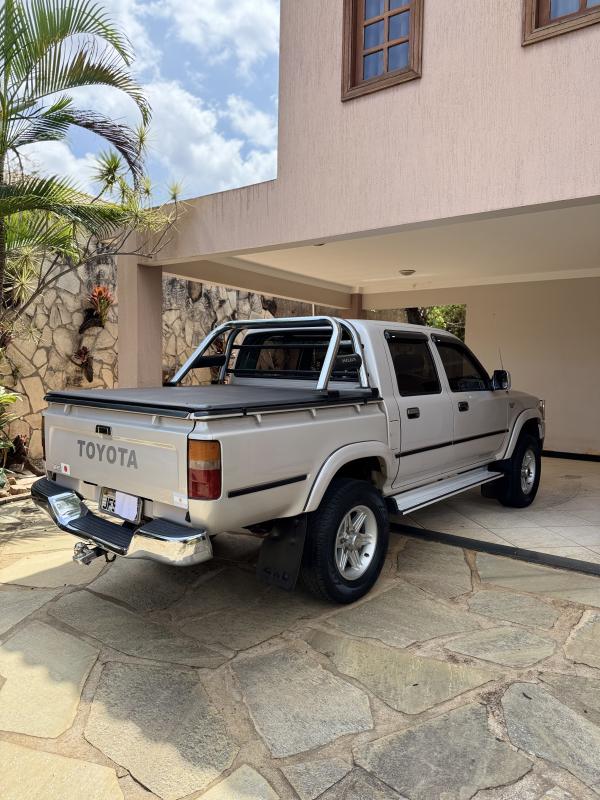 Hilux - Foto #17 do anúncio à venda de Carro clássico