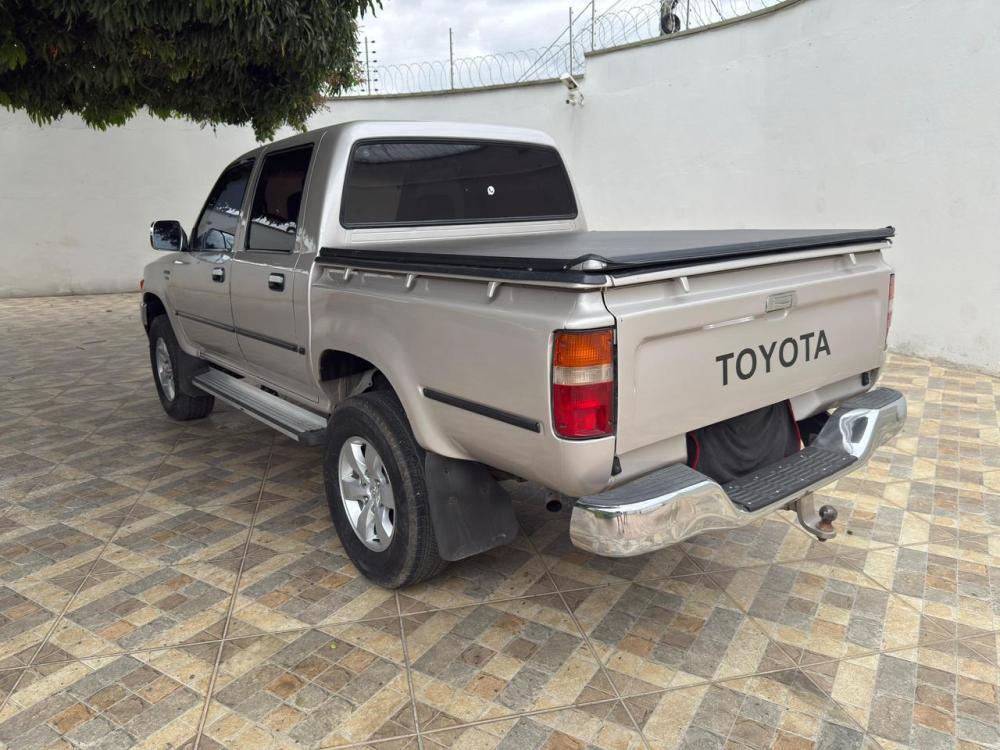 Hilux - Foto #4 do anúncio à venda de Carro clássico