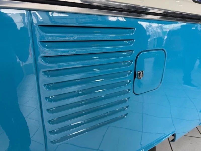 Kombi - Foto #3 do anúncio à venda de Carro clássico
