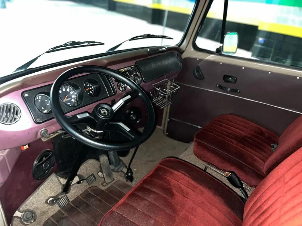Kombi - Foto #2 do anúncio à venda de Carro clássico