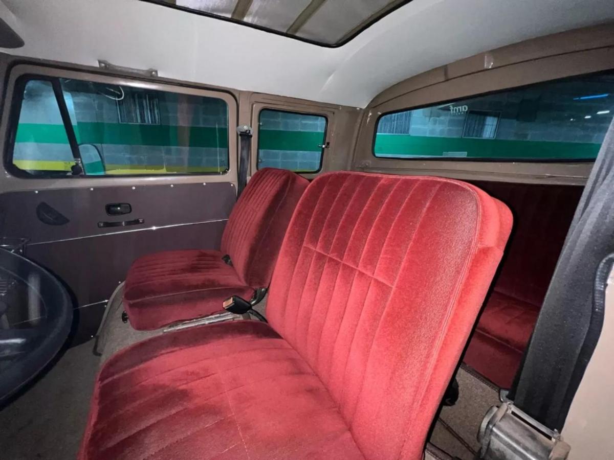 Kombi - Foto #7 do anúncio à venda de Carro clássico