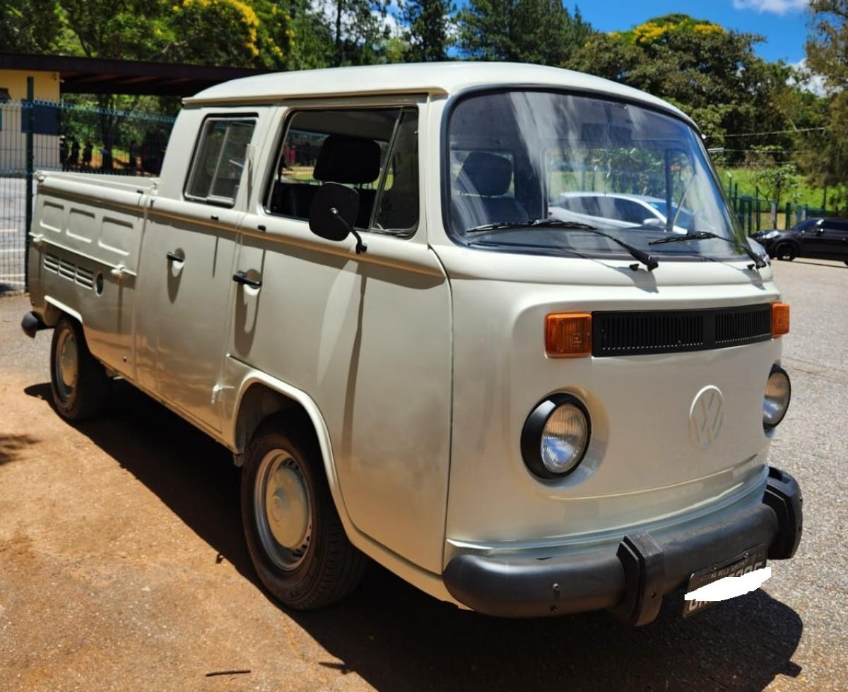 Kombi - Foto #2 do anúncio à venda de Carro clássico