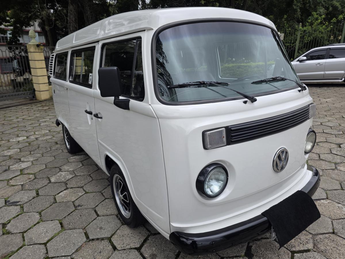 Kombi - Foto #3 do anúncio à venda de Carro clássico