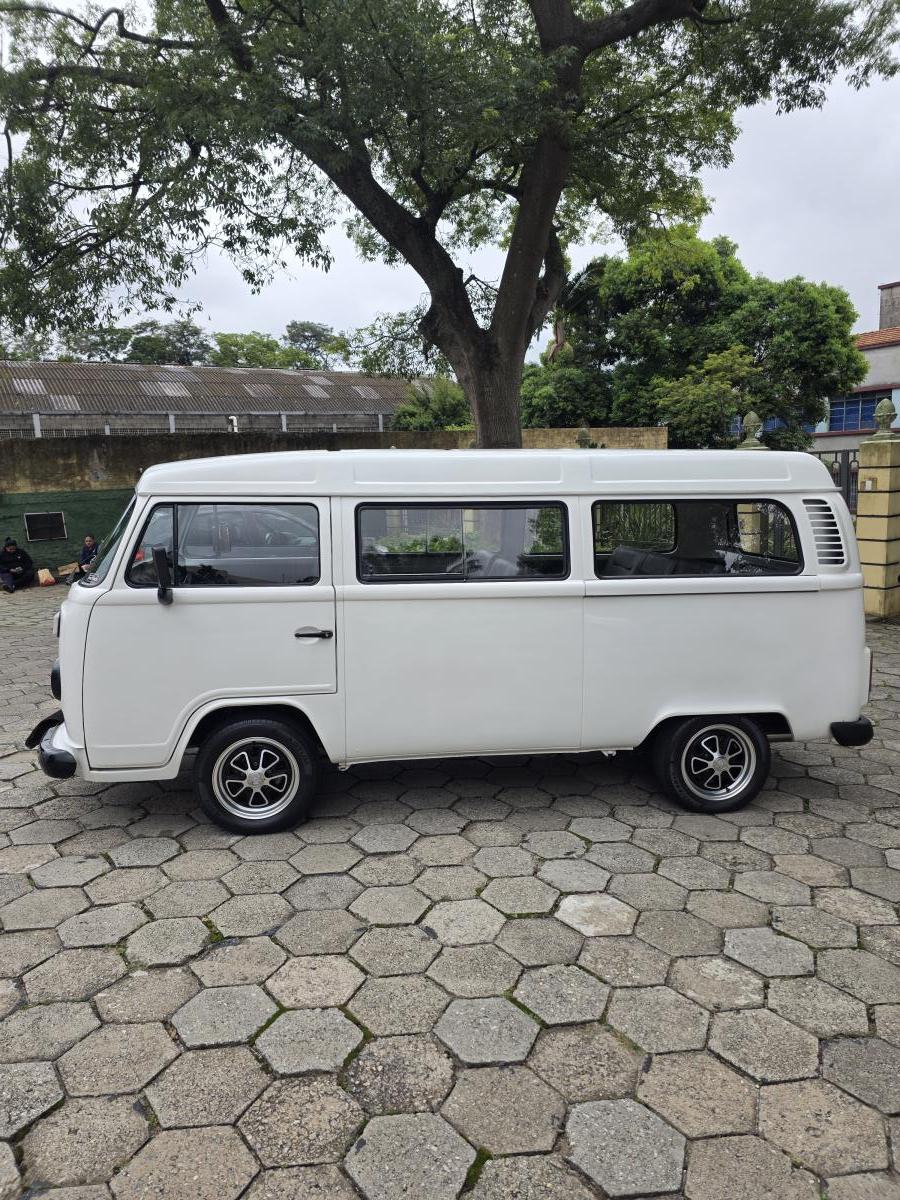 Kombi - Foto #17 do anúncio à venda de Carro clássico