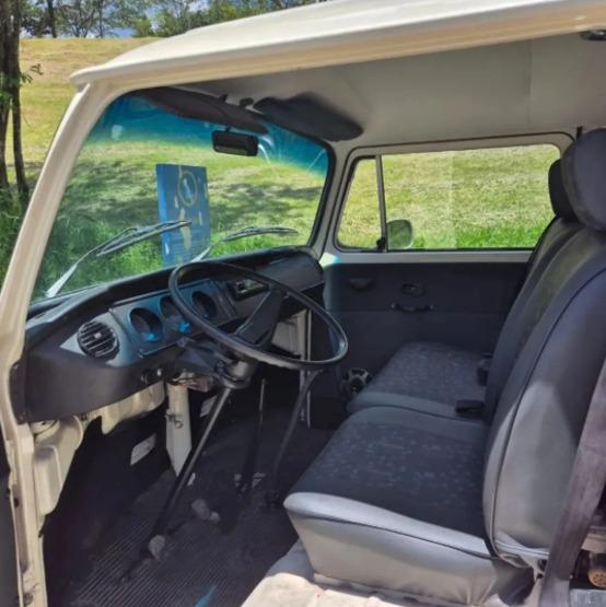 Kombi - Foto #2 do anúncio à venda de Carro clássico