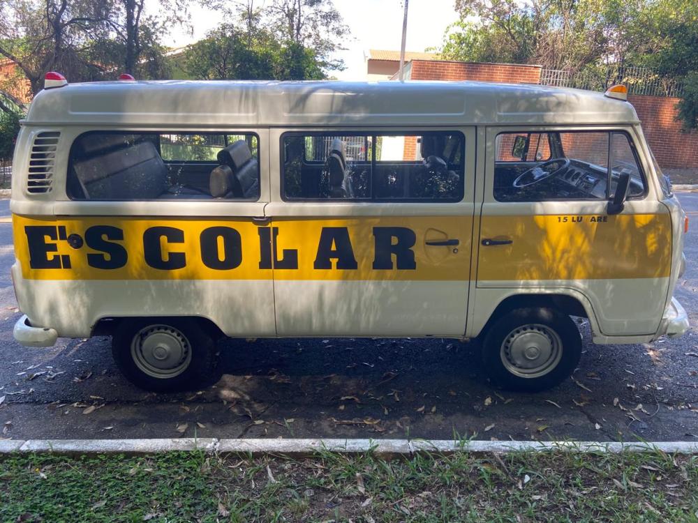 Kombi - Foto #2 do anúncio à venda de Carro clássico