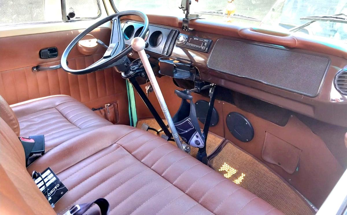 Kombi - Foto #7 do anúncio à venda de Carro clássico