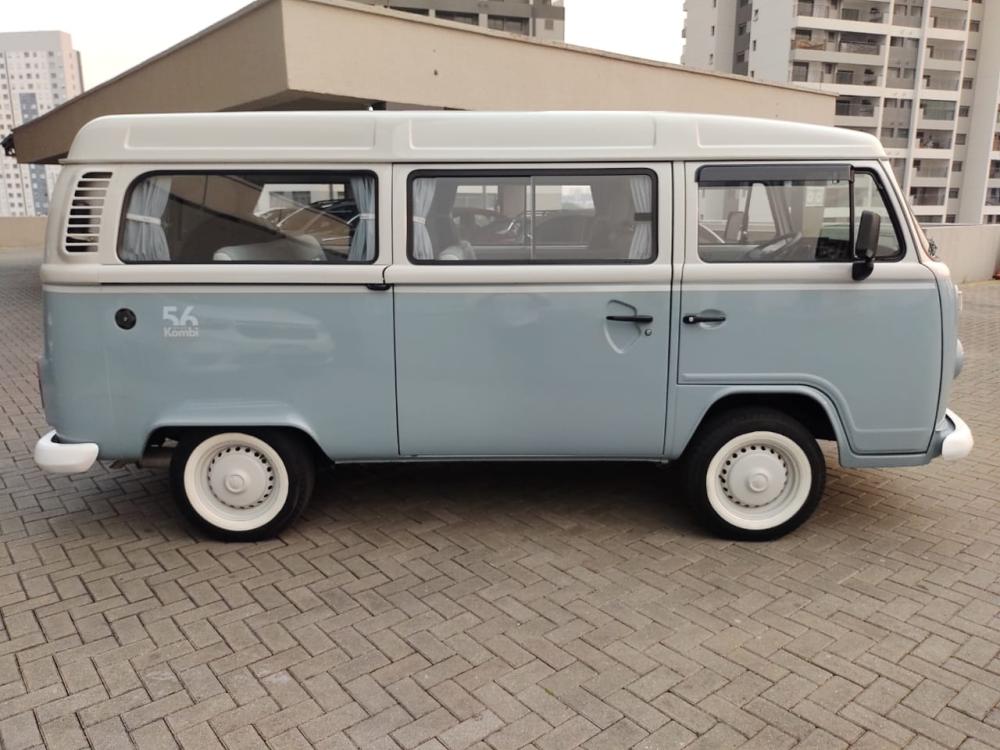 Kombi - Foto #2 do anúncio à venda de Carro clássico
