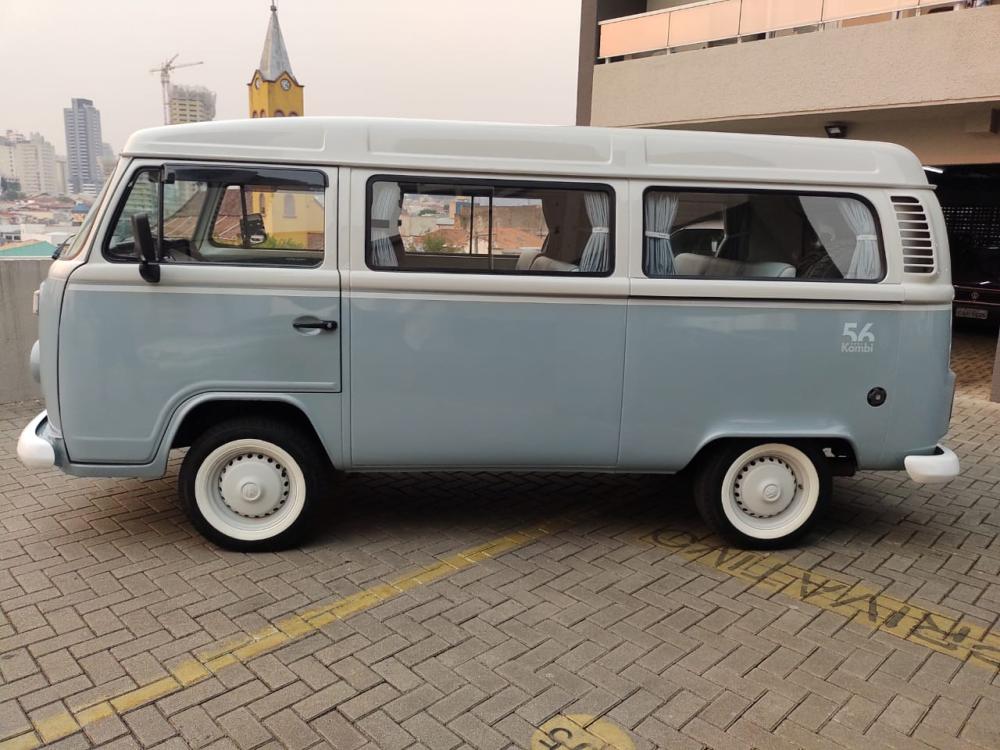 Kombi - Foto #3 do anúncio à venda de Carro clássico