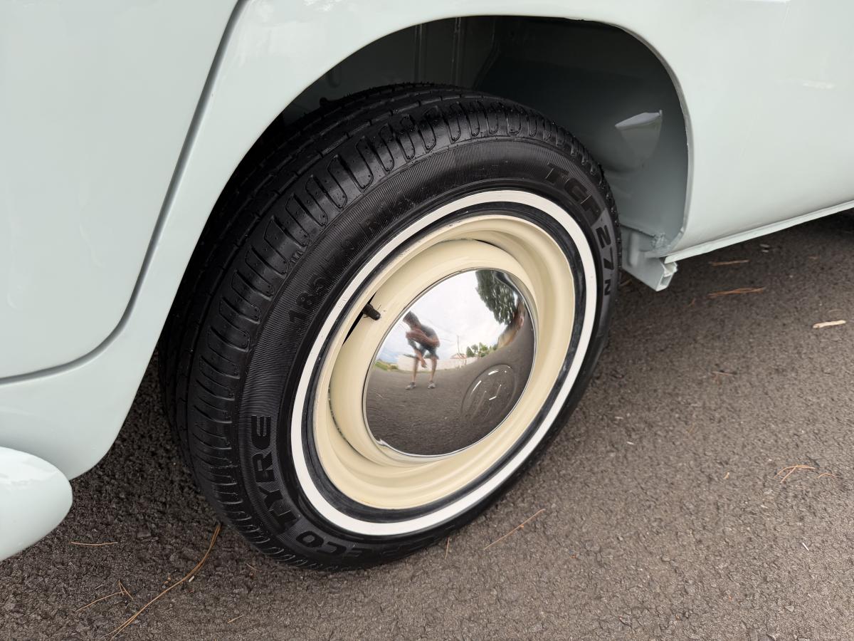 Kombi - Foto #7 do anúncio à venda de Carro clássico