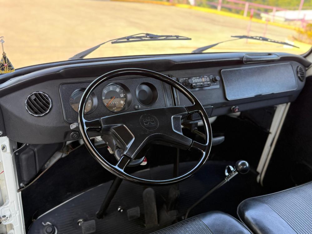 Kombi - Foto #9 do anúncio à venda de Carro clássico