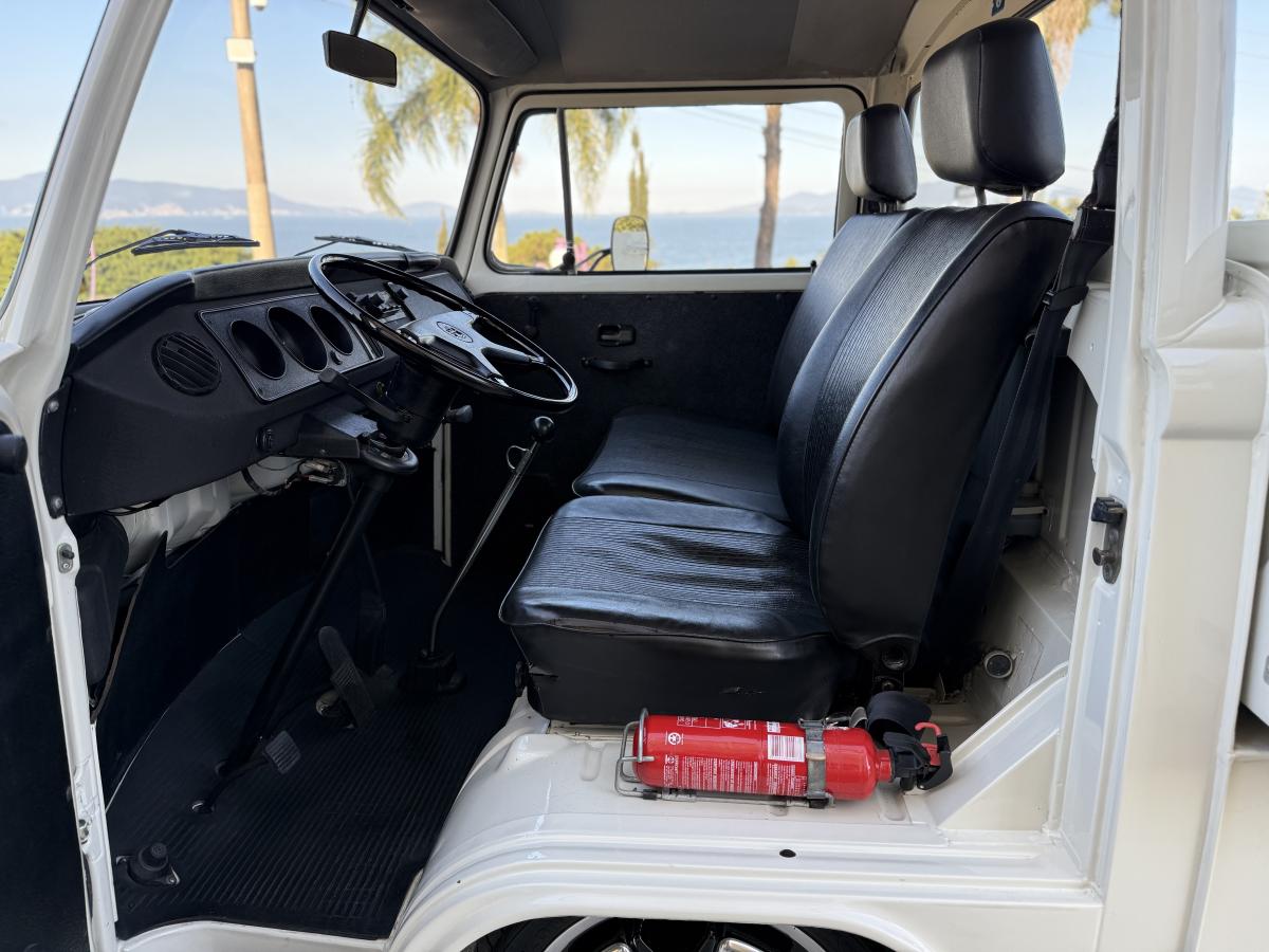 Kombi - Foto #31 do anúncio à venda de Carro clássico