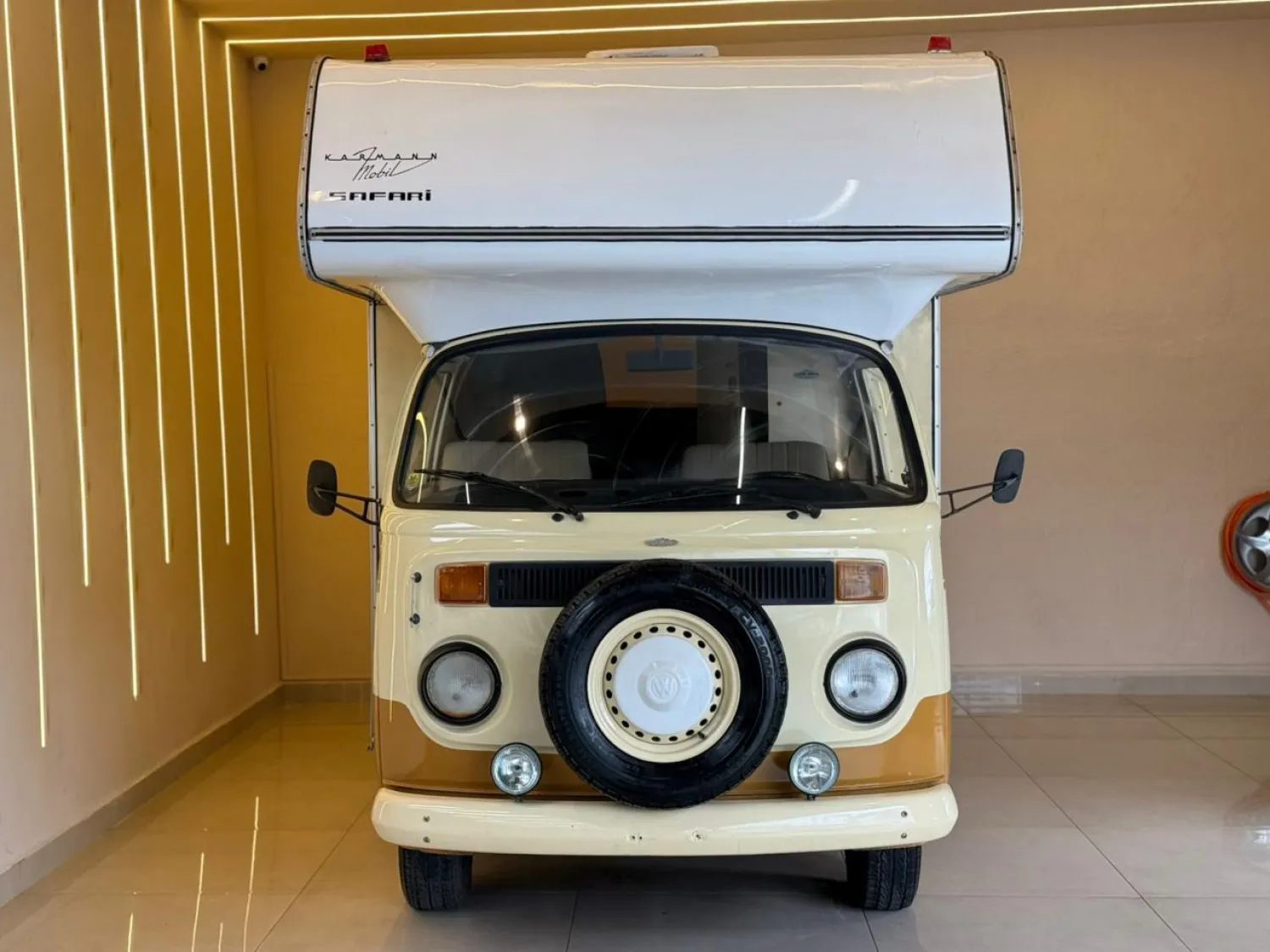 Kombi - Foto #3 do anúncio à venda de Carro clássico