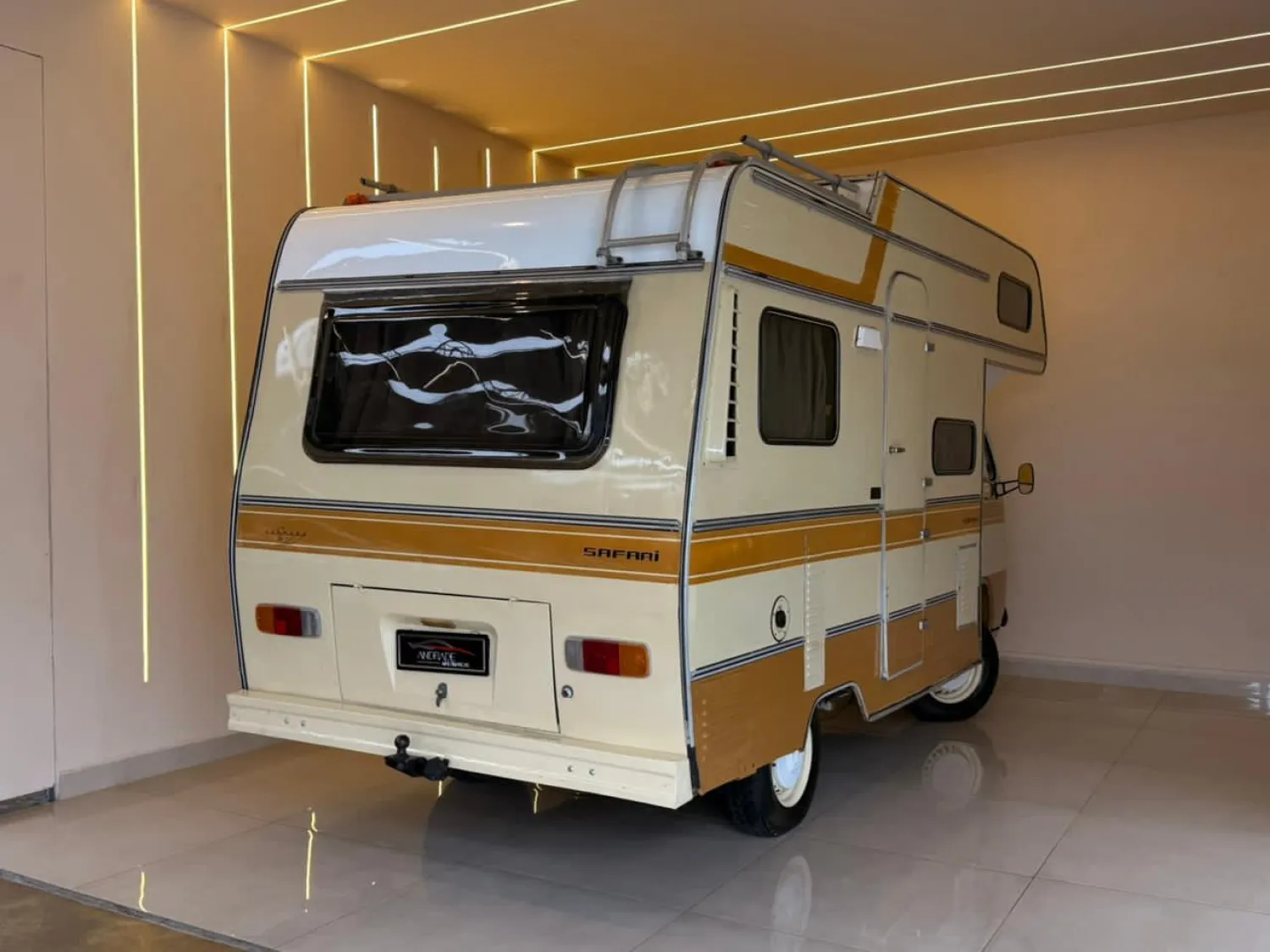 Kombi - Foto #4 do anúncio à venda de Carro clássico