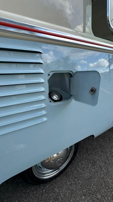 Kombi - Foto #7 do anúncio à venda de Carro clássico