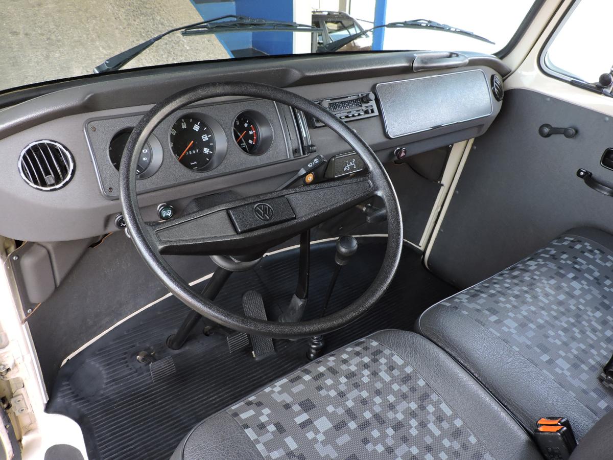 Kombi - Foto #4 do anúncio à venda de Carro clássico