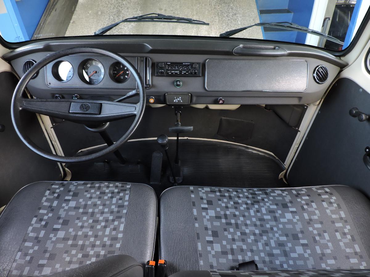 Kombi - Foto #9 do anúncio à venda de Carro clássico