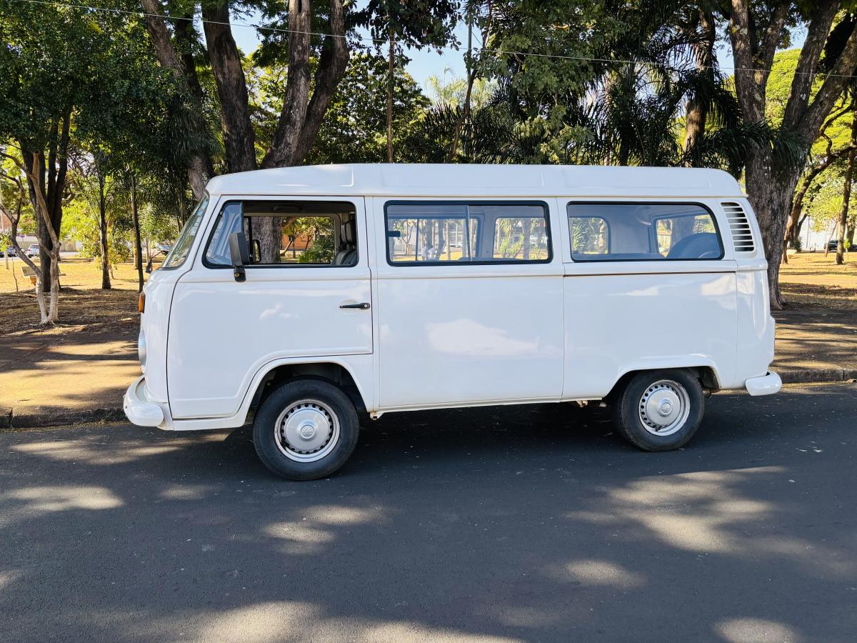 Kombi - Foto #4 do anúncio à venda de Carro clássico