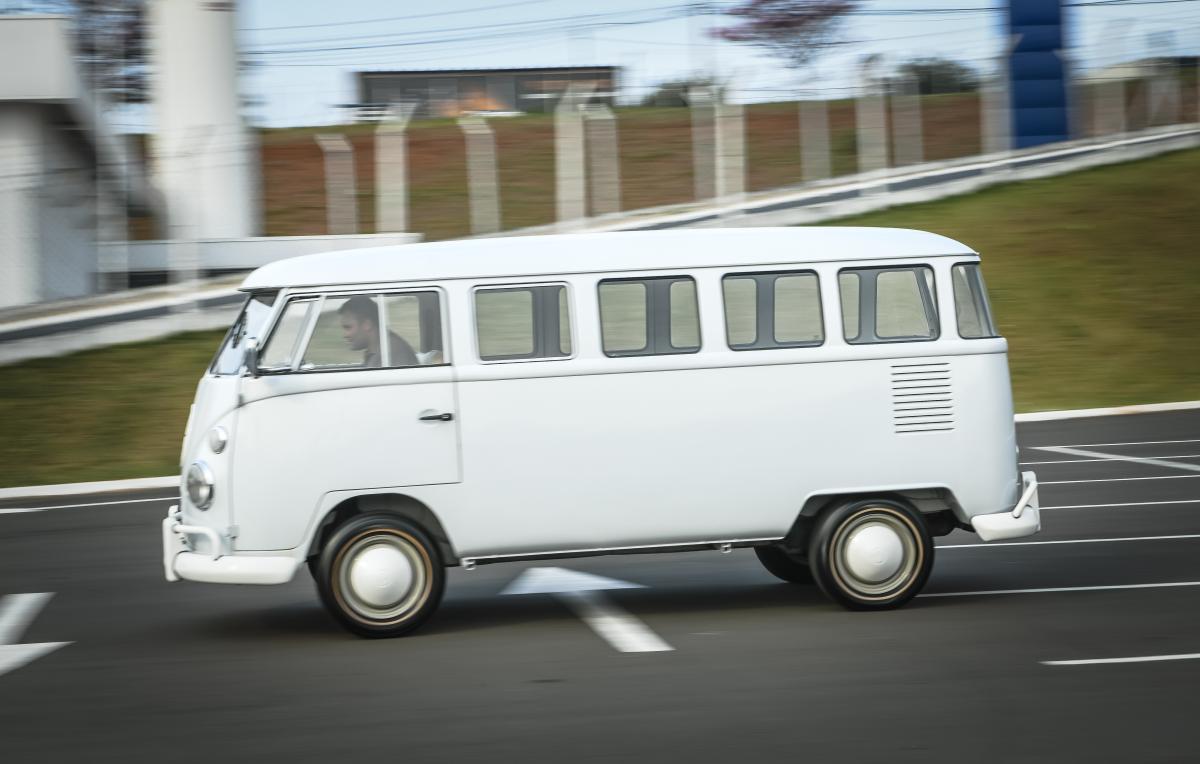 Kombi - Foto #2 do anúncio à venda de Carro clássico