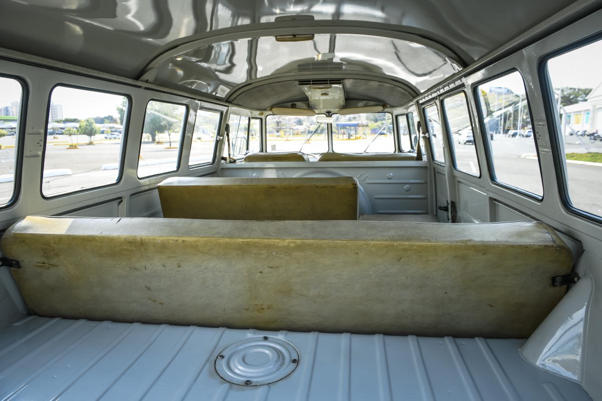 Kombi - Foto #18 do anúncio à venda de Carro clássico