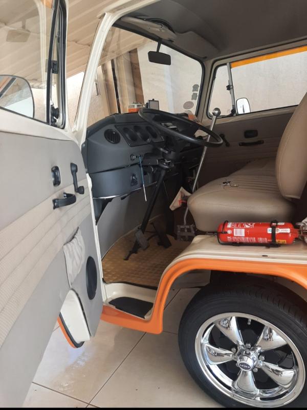 Kombi - Foto #16 do anúncio à venda de Carro clássico