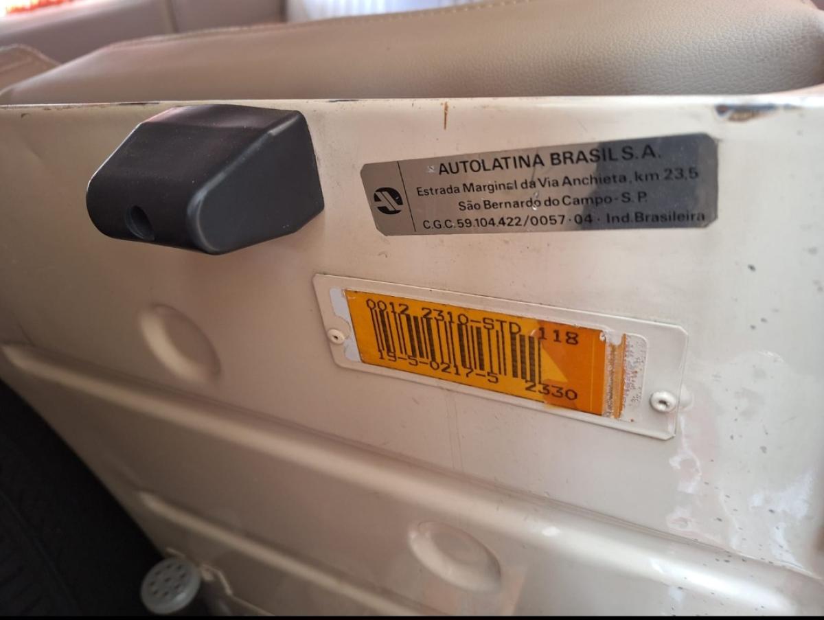 Kombi - Foto #17 do anúncio à venda de Carro clássico