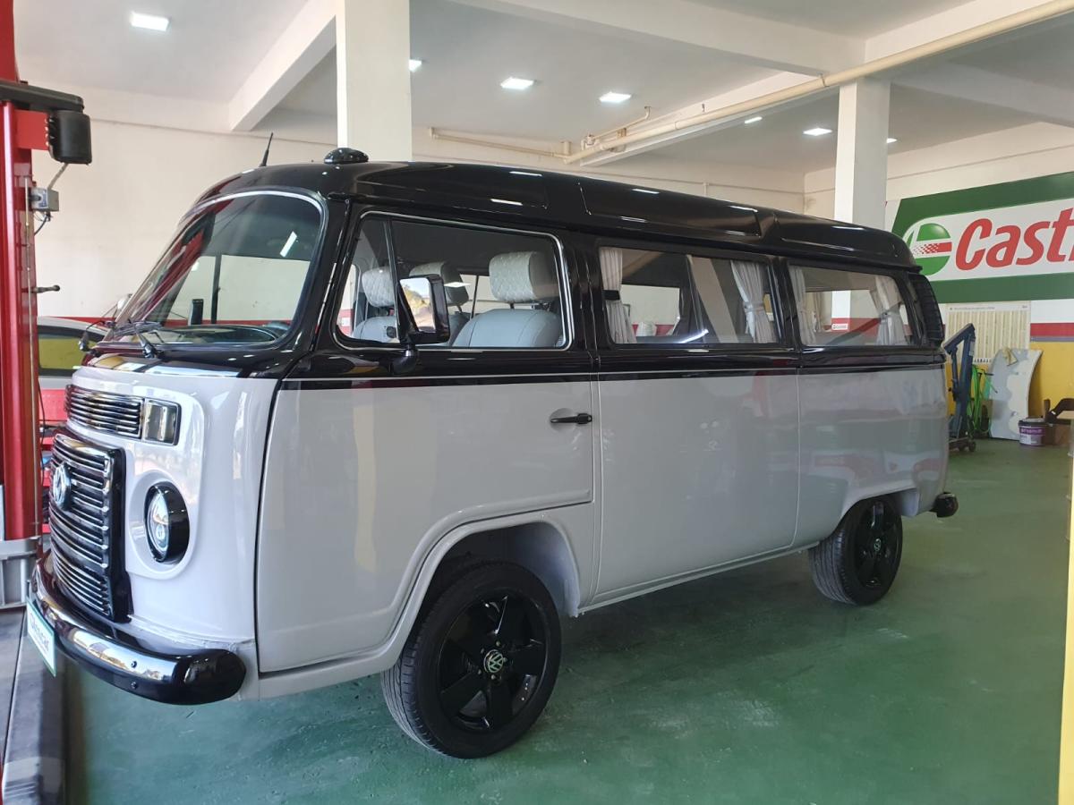 Kombi - Foto #2 do anúncio à venda de Carro clássico