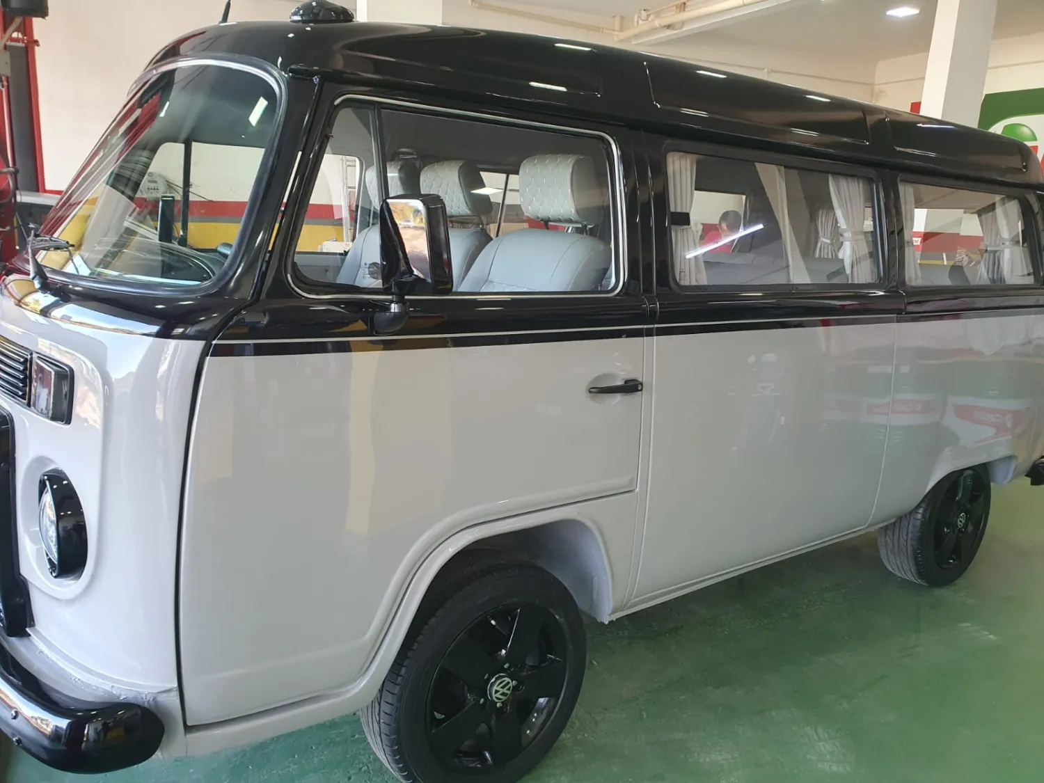 Kombi - Foto #11 do anúncio à venda de Carro clássico
