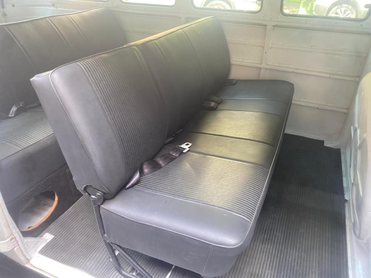 Kombi - Foto #2 do anúncio à venda de Carro clássico