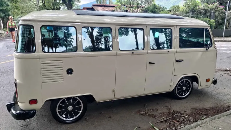 Kombi - Foto #5 do anúncio à venda de Carro clássico