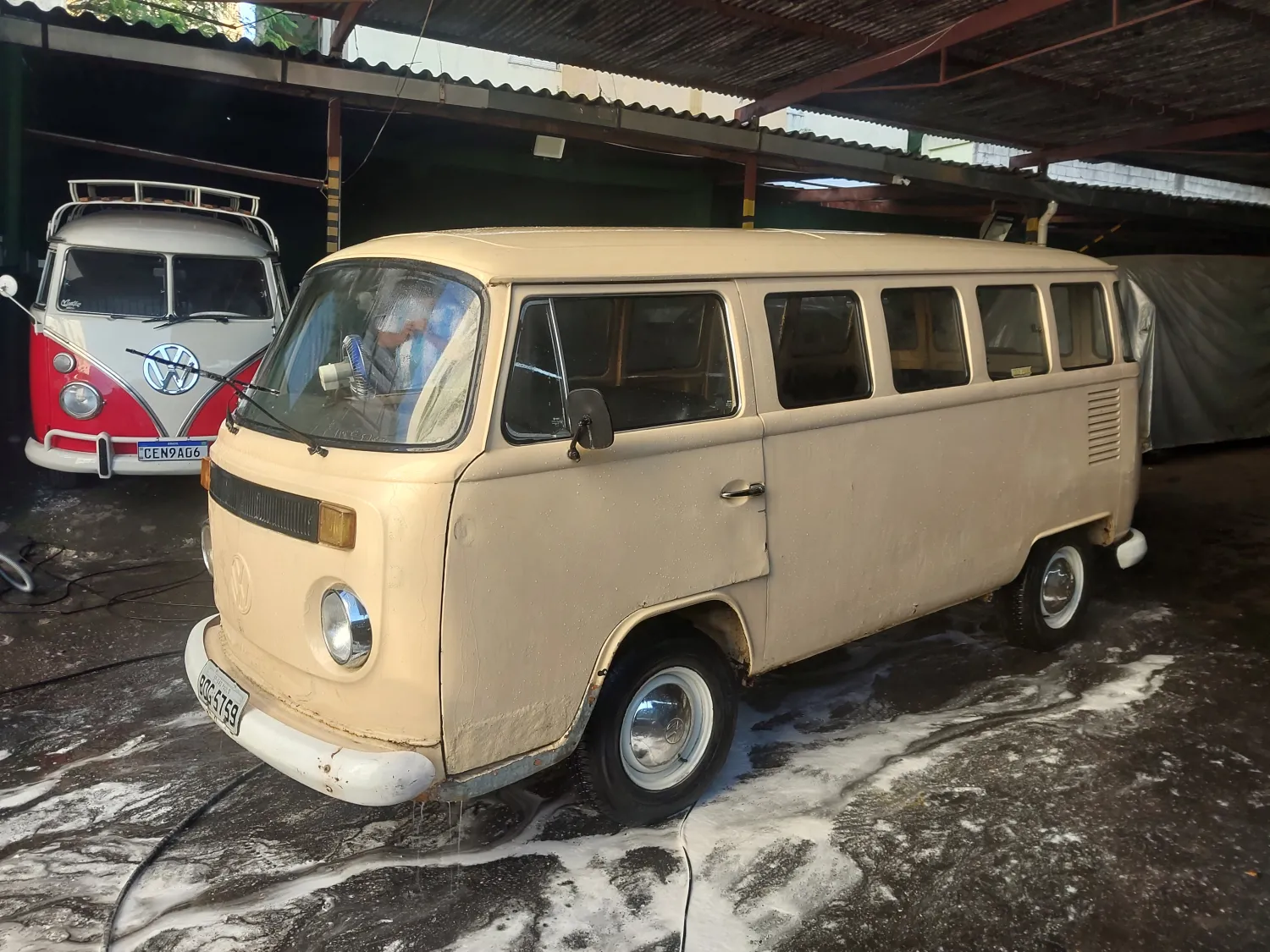 Kombi - Foto #2 do anúncio à venda de Carro clássico