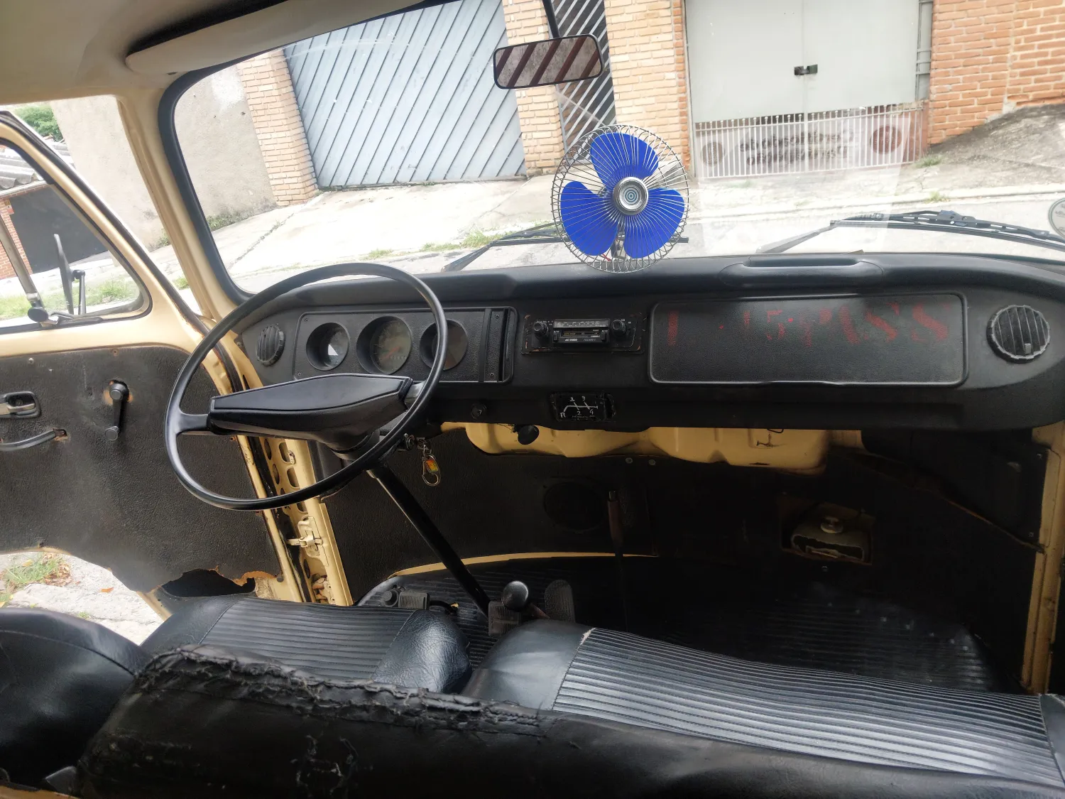 Kombi - Foto #15 do anúncio à venda de Carro clássico